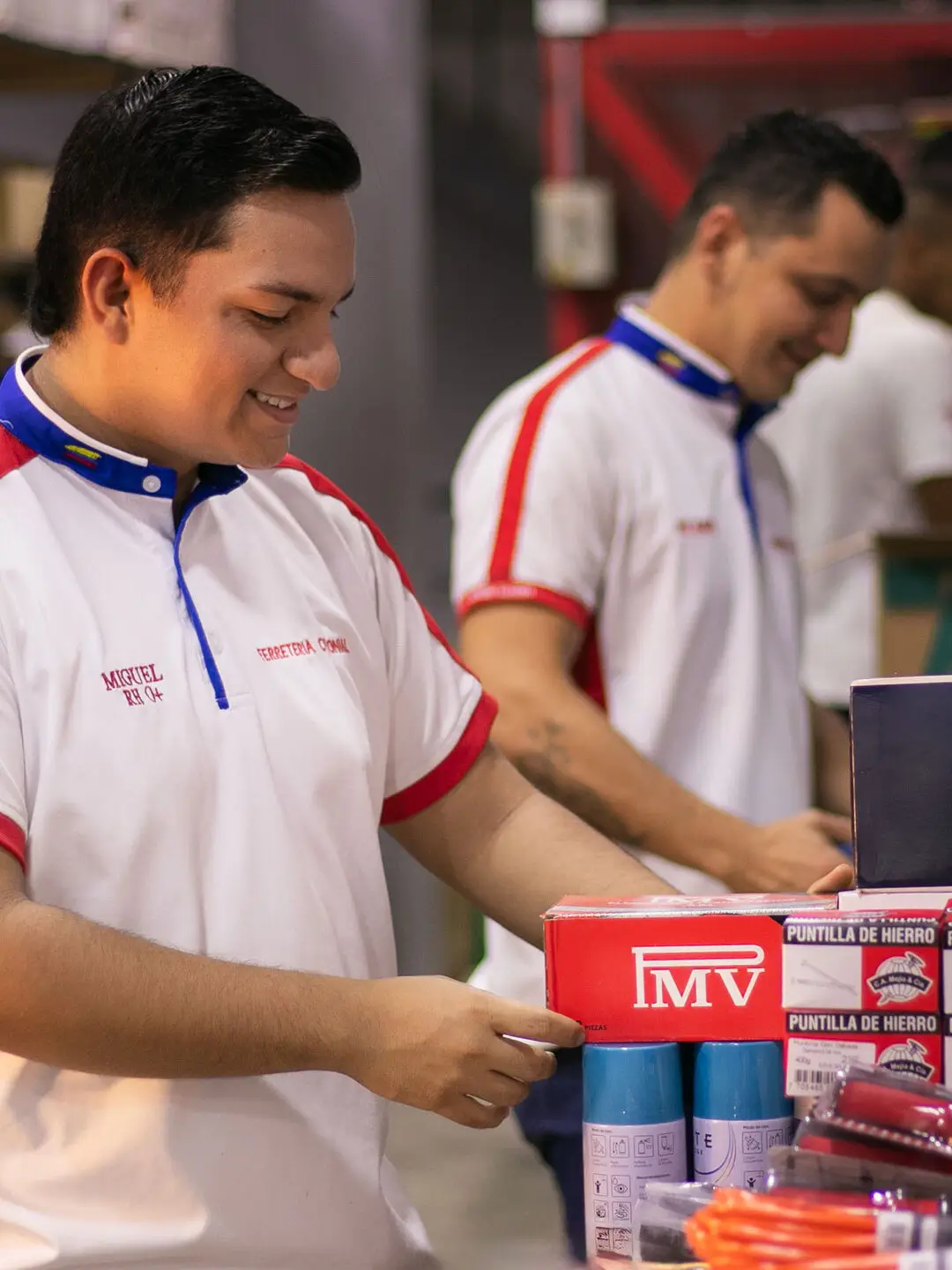 Nuestro equipo de Logistica, personas integras y laboriosas que alistan, empacan y despachan todos los pedidos de la Ferretería.